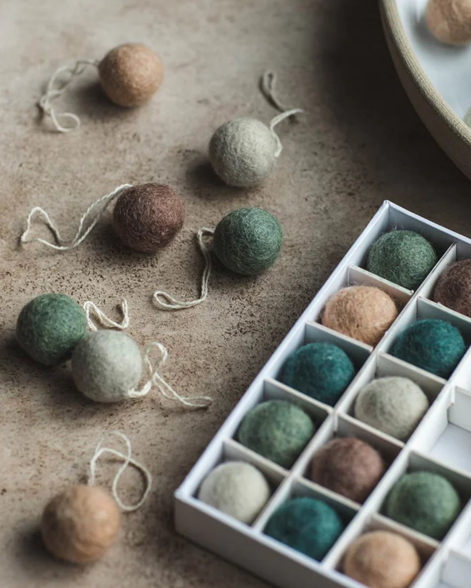 Holiday Ornaments & Decor