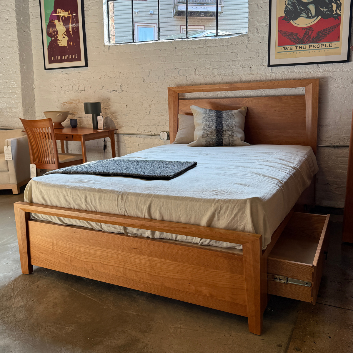 Mansfield Queen Storage Bed w/ Headboard
