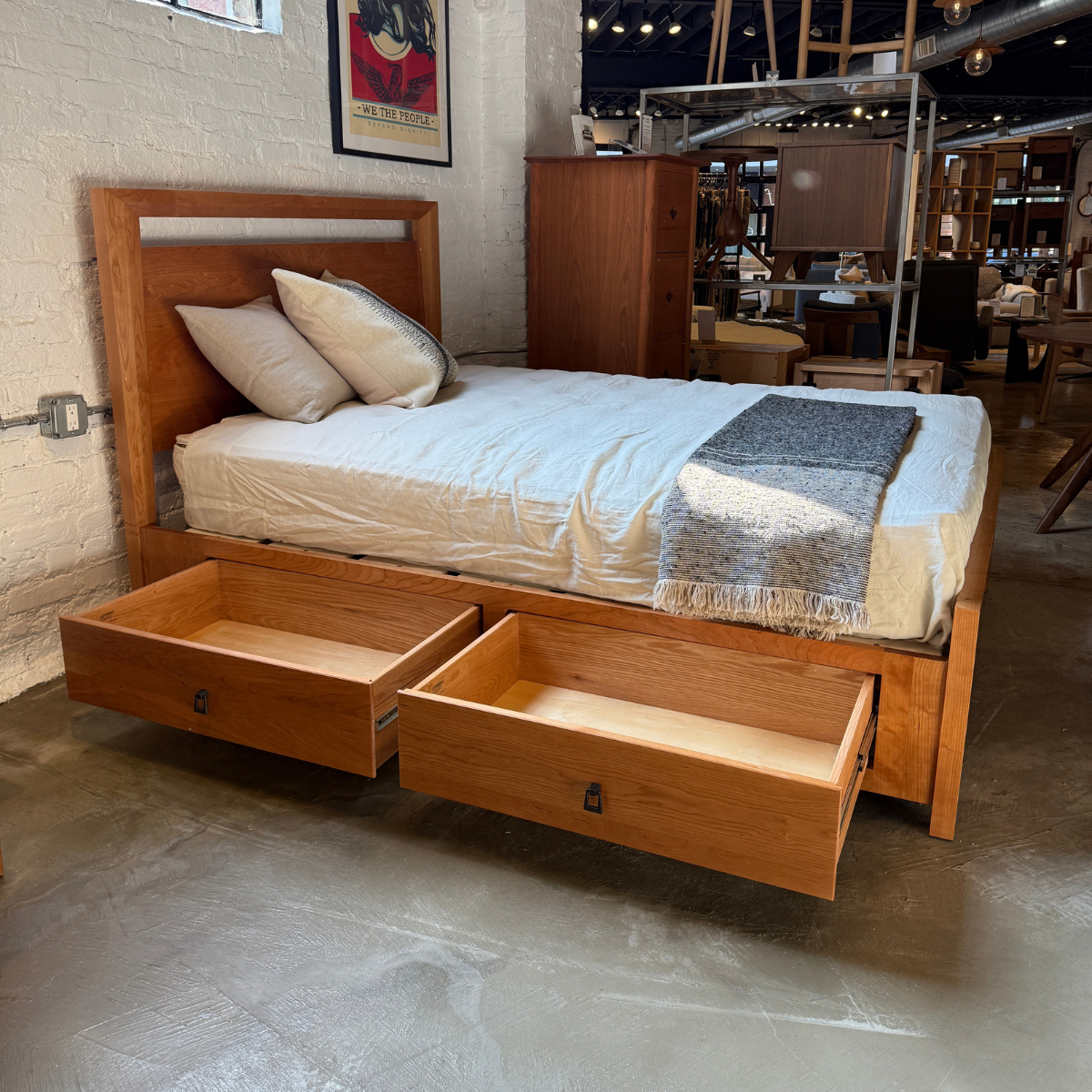 Mansfield Queen Storage Bed w/ Headboard - Thumbnail 4