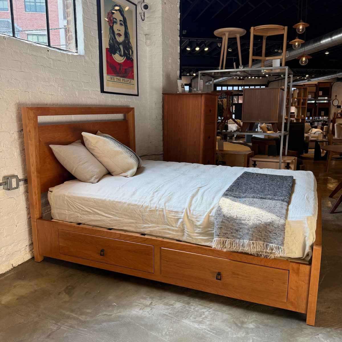 Mansfield Queen Storage Bed w/ Headboard - Thumbnail 2