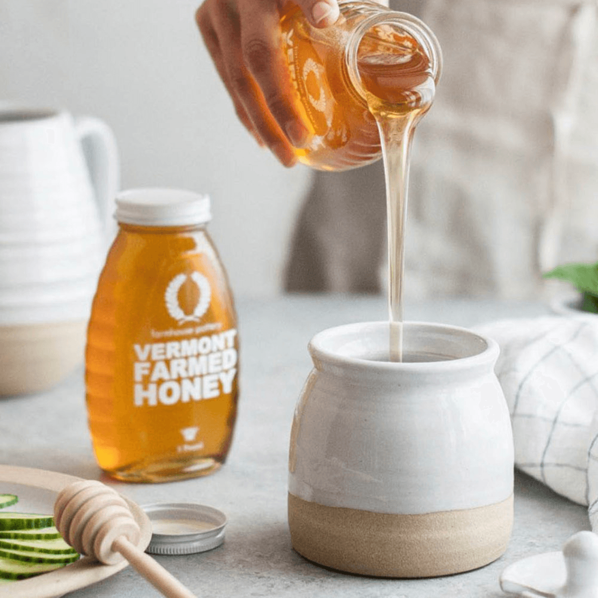 Farmhouse Pottery Honey Pot - Thumbnail 4
