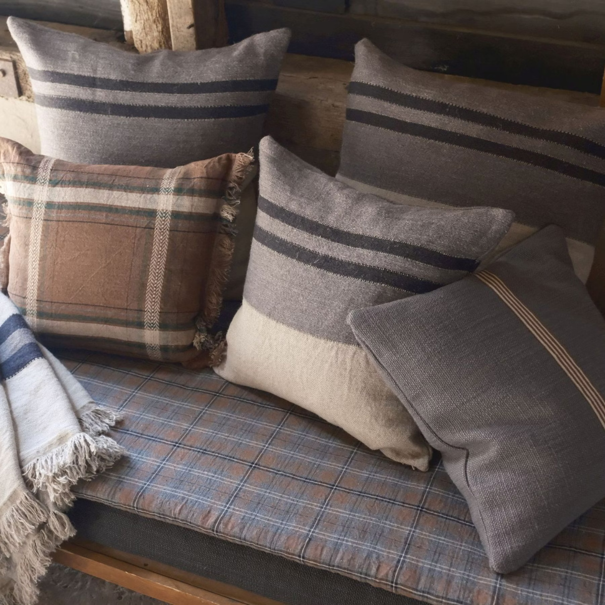 Black House Stripe Pillow Cover - Thumbnail 4