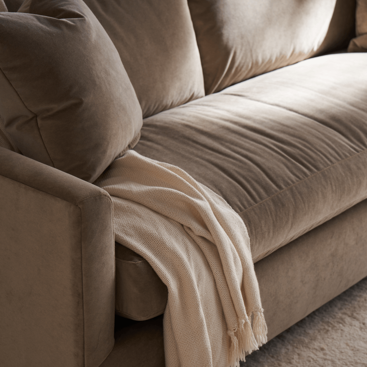 Lilah Velvet Sofa - Thumbnail 4