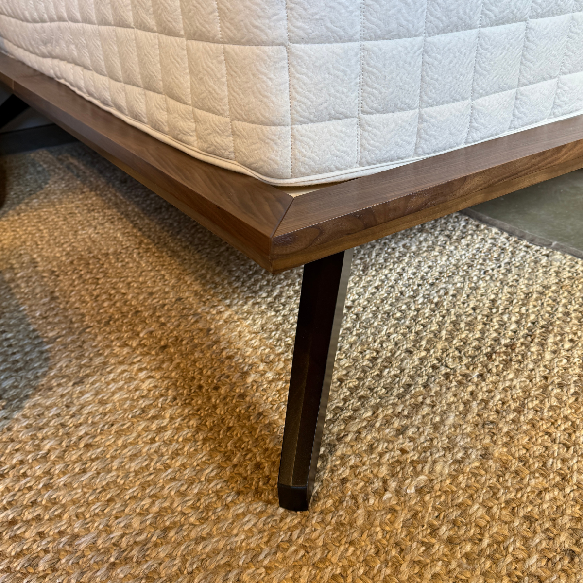 Astrid Queen Bed without Headboard - Thumbnail 2