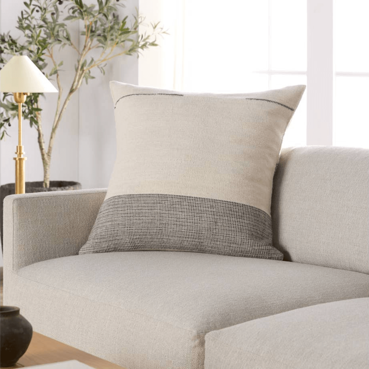 Jaipur Living Margosa Faina Pillow