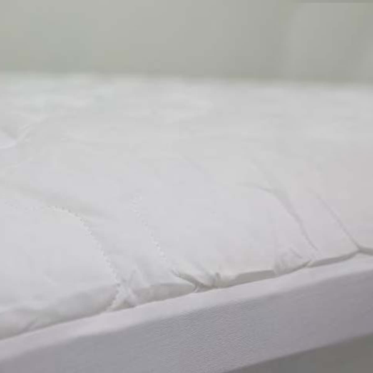 https://www.urbannatural.com/cdn/shop/products/urban-natural-luonto-mattress-protector.jpg?v=1650983608